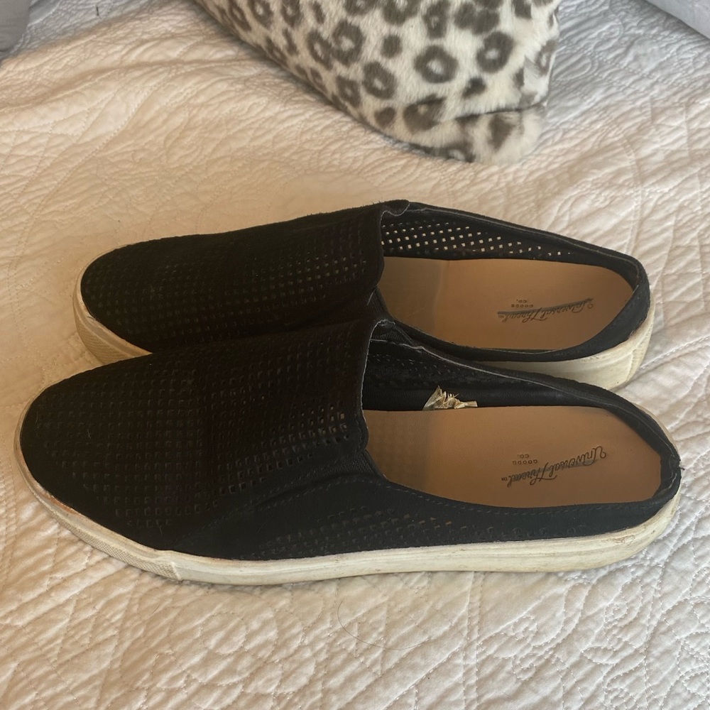 Universal Thread slip on sneakers